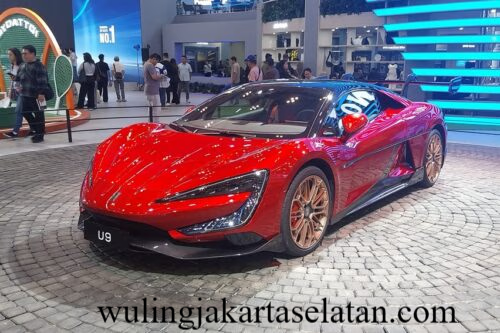 Mobil Sport 2025 dengan Mesin